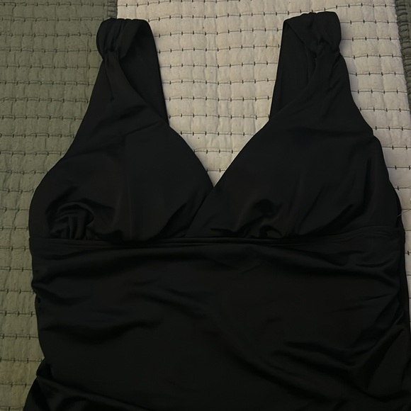 Time and Tru Women's and Women’s Plus Plunge V Neck One Piece Swimsuit - Picture 2 of 12